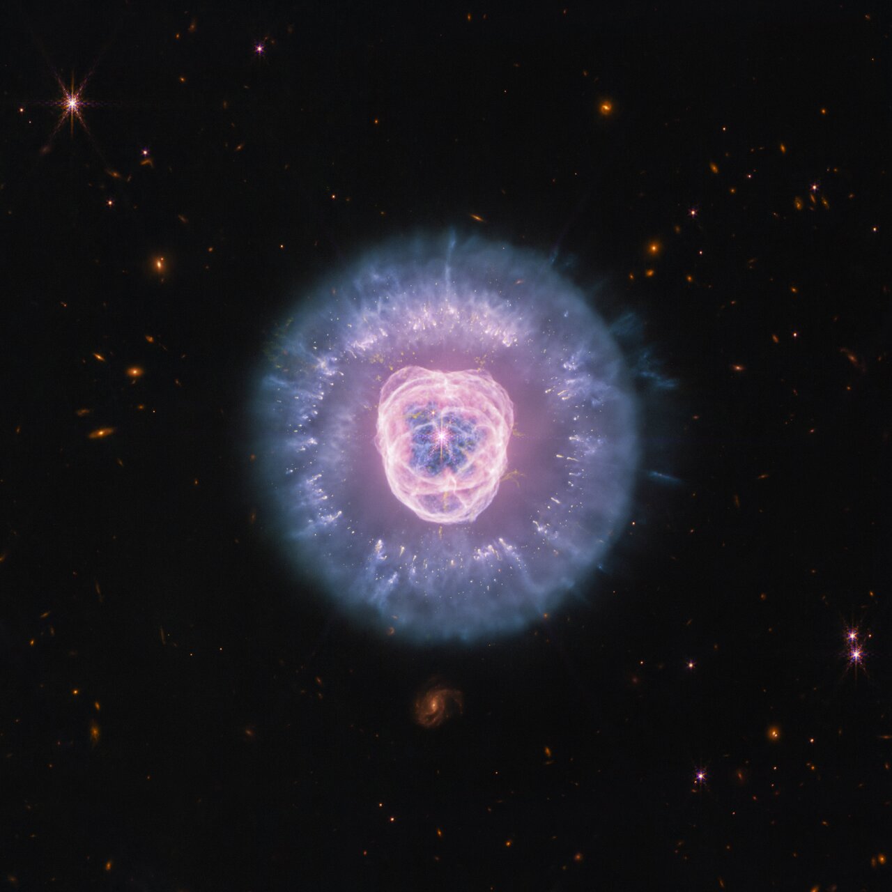NGC 2392, ein planetarischer Nebel mit rosafarbenem Kern und blauer Hülle