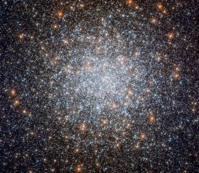 Der helle Kugelsternhaufen Messier 3 mit einem dichten Zentrum aus Hunderttausenden Sternen