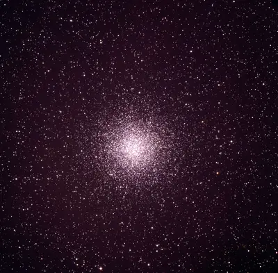 Der locker strukturierte Kugelsternhaufen Messier 55 im Sternbild Schütze